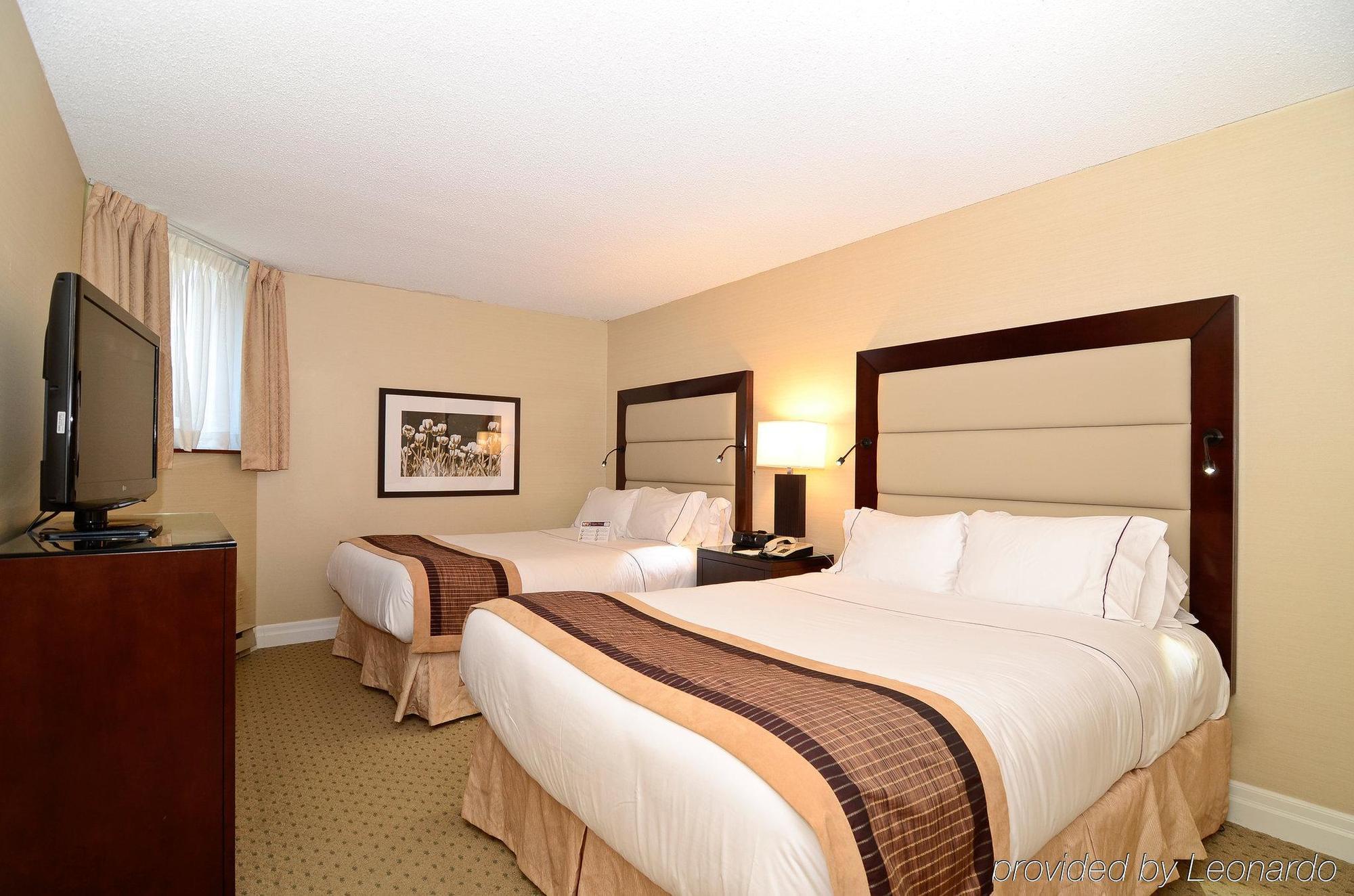 Albert At Bay Suite Hotel Ottawa Room photo